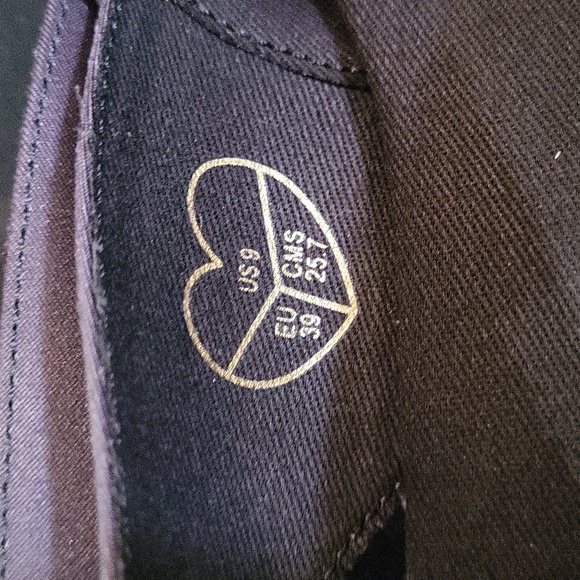 Dark Chocolate Design Beach Ghouls Sandal - Picture 15 of 16